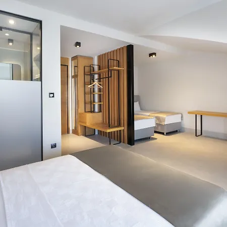 Lei Hotel *